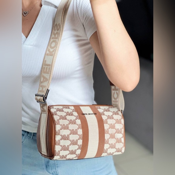 Michael Kors Cooper Small Duffle Bag Crossbody NEW - Picture 2 of 7